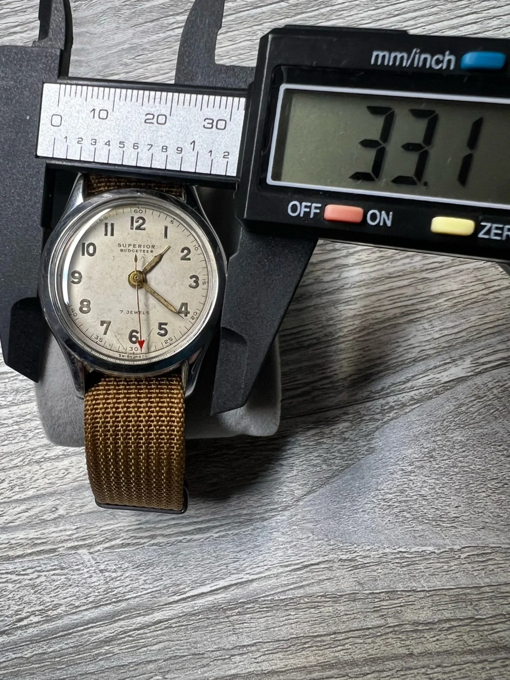 Superior Budgeteer 7 jewel mechanical men’s watch